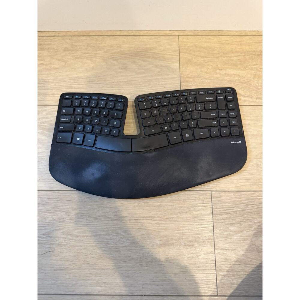 Microsoft Sculpt Ergonomic Wireless Keyboard NO DONGLE - untested -